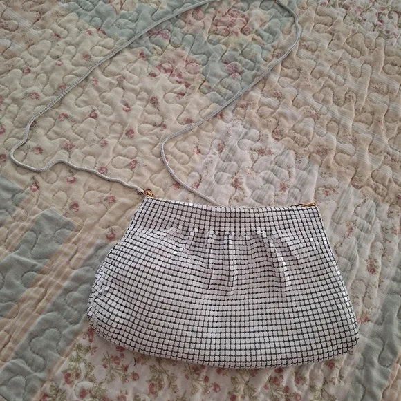Chic  Vintage White Metal Mesh Pattern Purse - Picture 9 of 16